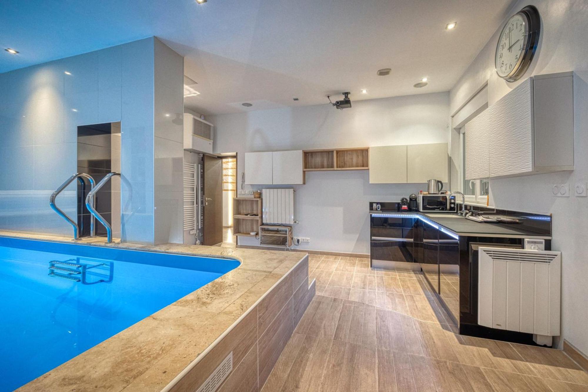 La Villa - Piscine / Karaoke / Jeux Fontaine  Zewnętrze zdjęcie