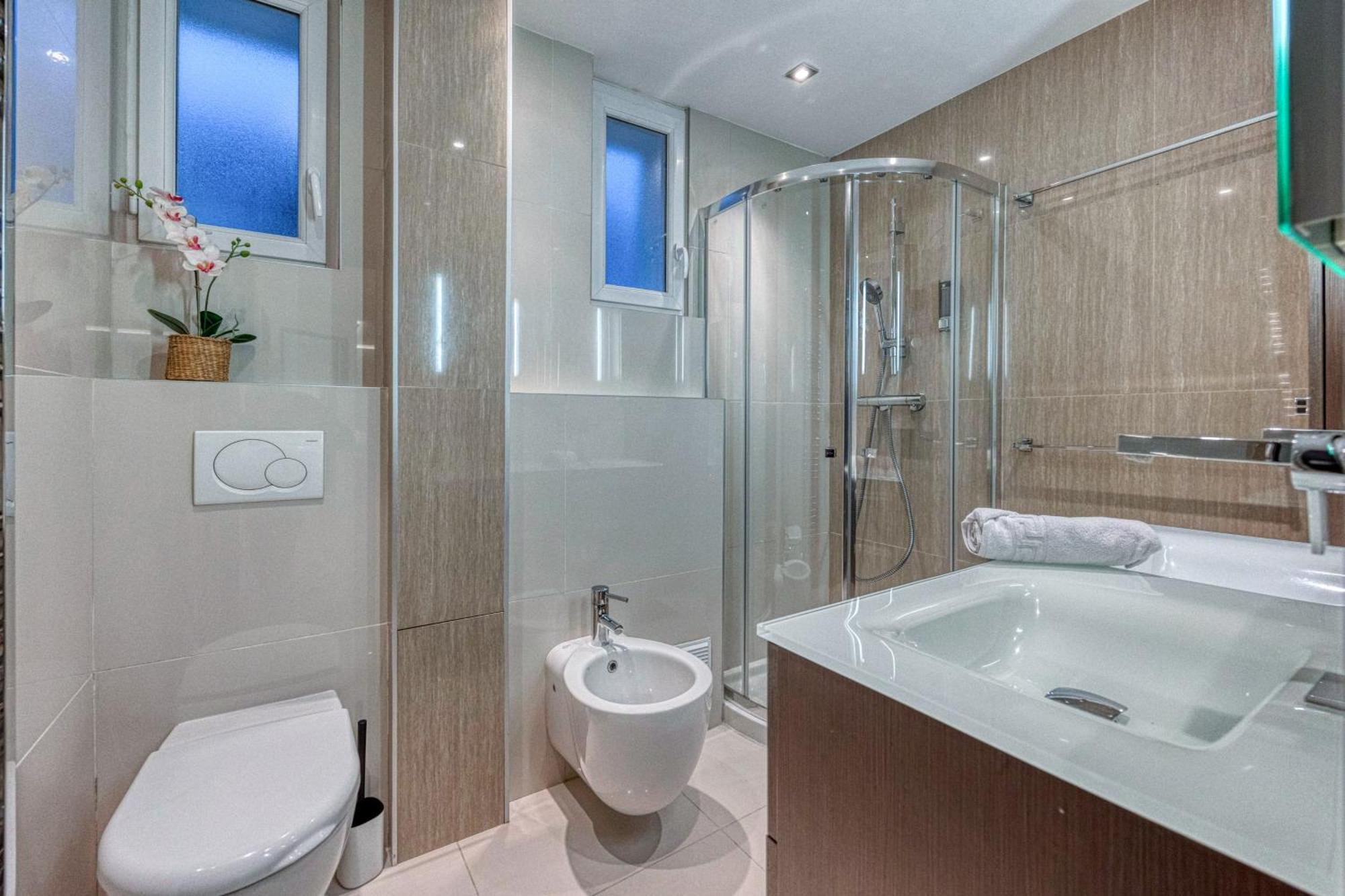 La Villa - Piscine / Karaoke / Jeux Fontaine  Zewnętrze zdjęcie